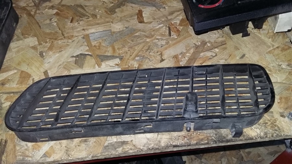 BMW X5 Çıkma kaput ızgarası