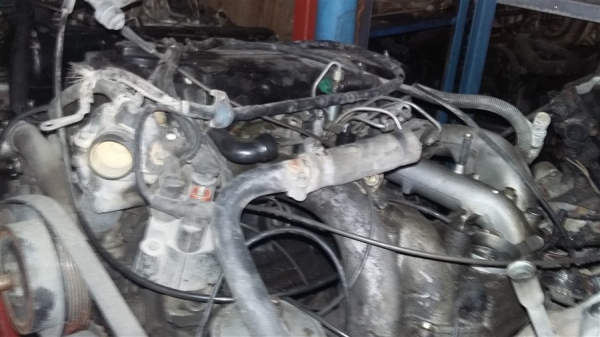 Mercedes 200 Çıkma silindir kapağı