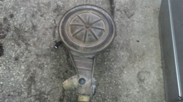 BMW E30 çıkma hava filtre kutusu