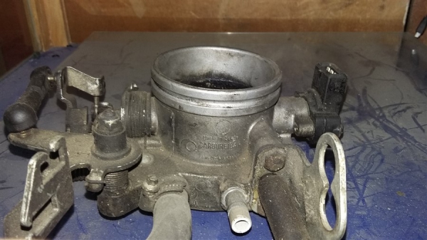 BMW 520 çıkma gaz kelebeği