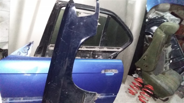 Mercedes 190 Çıkma sağ ön çamurluk