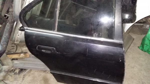 BMW E34 Çıkma arka sağ kapı