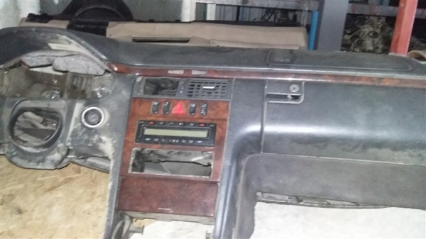 Mercedes 210 Çıkma göğüs konsol