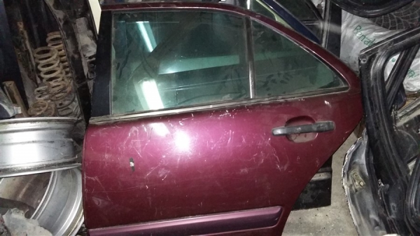 Mercedes 210 Çıkma sol arka kapı