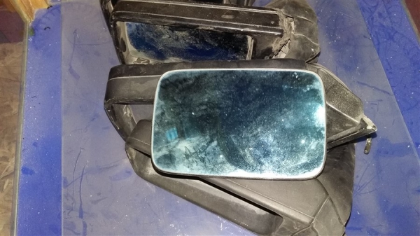 BMW E30 Kasa Çıkma Ayna Camı