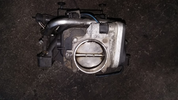 BMW X5 çıkma gaz kelebeği