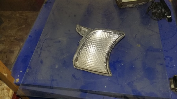 BMW E34 Çıkma beyaz sağ sinyal lambası