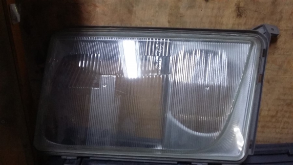 Mercedes E200 Çıkma far camı