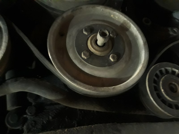 mercedes 320 gergi kasnağı 2