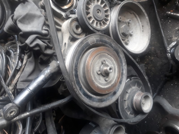 mercedes 190e devirdaim kasnağı