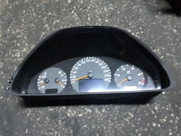 mercedes e200 kilometre saati
