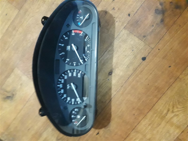 bmw 318 kilometre saati