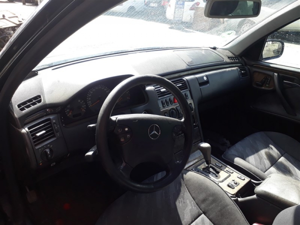 mercedes 210 kasa e200 çıkma ön göğüs