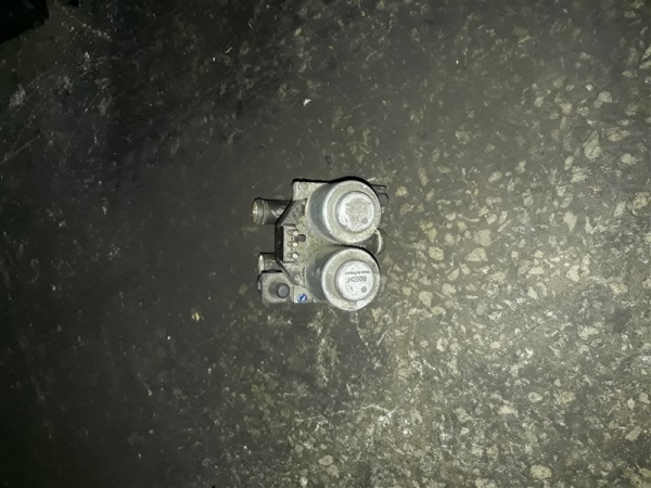 mercedes 124 kasa kalorifer musluğu