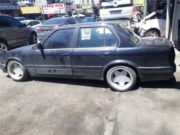 Bmw E30 çıkma sol arka çamurluk