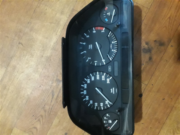 bmw e34 520 kilometre saati