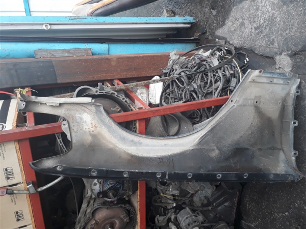 mercedes 300sel çıkma çamurluk